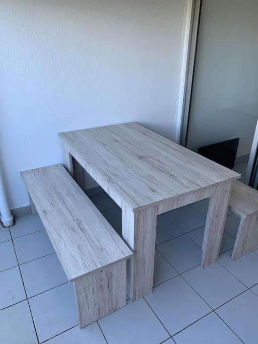 Petit Prix Et Grand Confort A Saint Gilles Les Bains 외부 사진